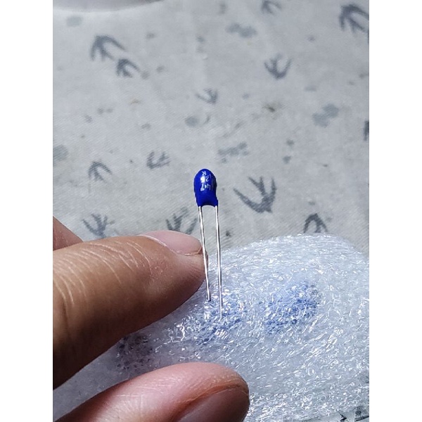 Tụ solid Tantalum 100uf-10v ; 4.7uf-25v . Japan . Mới .