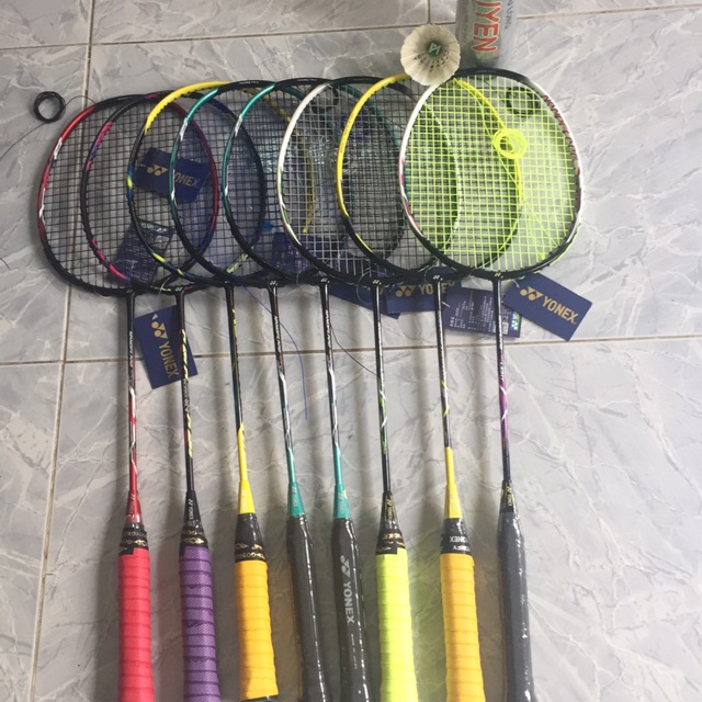 Combo vợt cầu lông carbon + 6 trái cầu hai yến tặng dây tặng cuốn cán