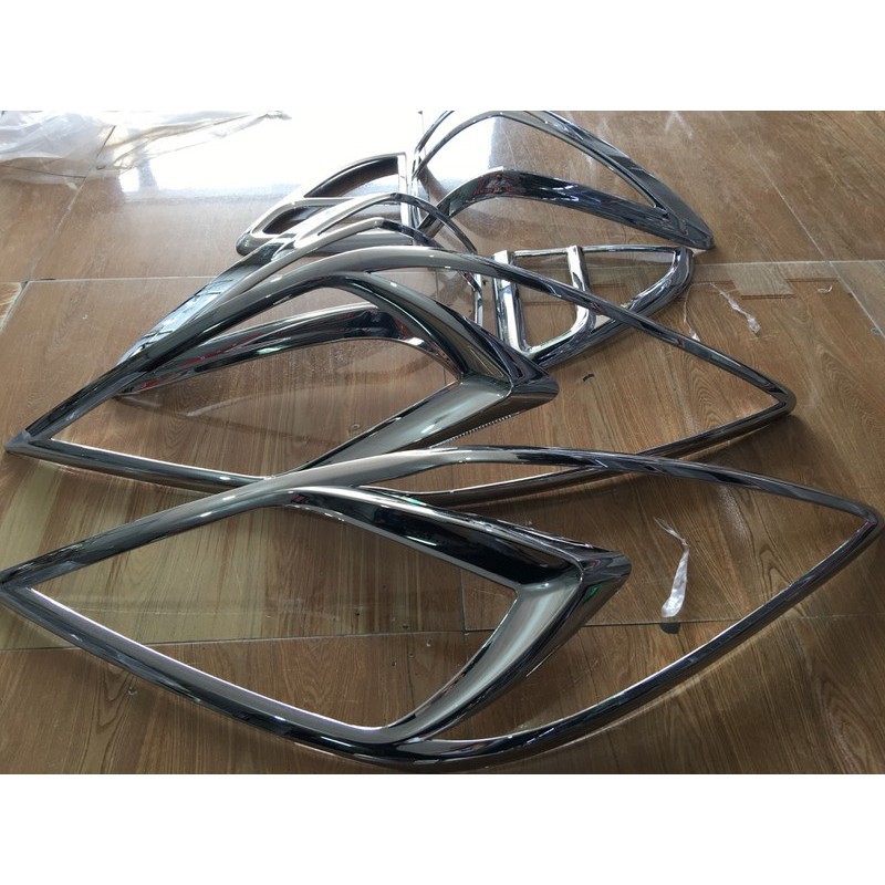 Ốp đèn pha hậu Mazda BT50 2014 - 2021 mạ crom - hàng cao cấp