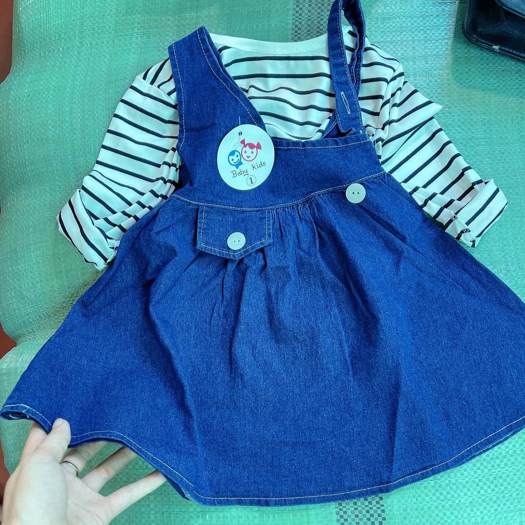 Set Váy bé gái yếm bò kèm áo thun kẻ XHN1074