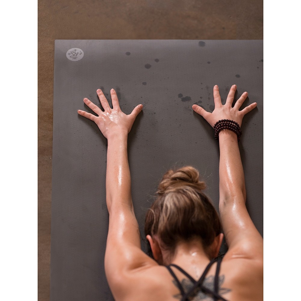 Thảm tập yoga Manduka 6mm từ cao su tự nhiên siêu êm, chống trượt tốt, thấm hút mồ hôi