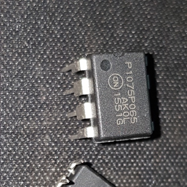 P1075P065 - 5 con IC NGUỒN