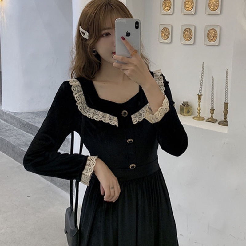 Đầm Đen Dài Tay Cổ Vuông Phong Cách Pháp Thanh Lịch