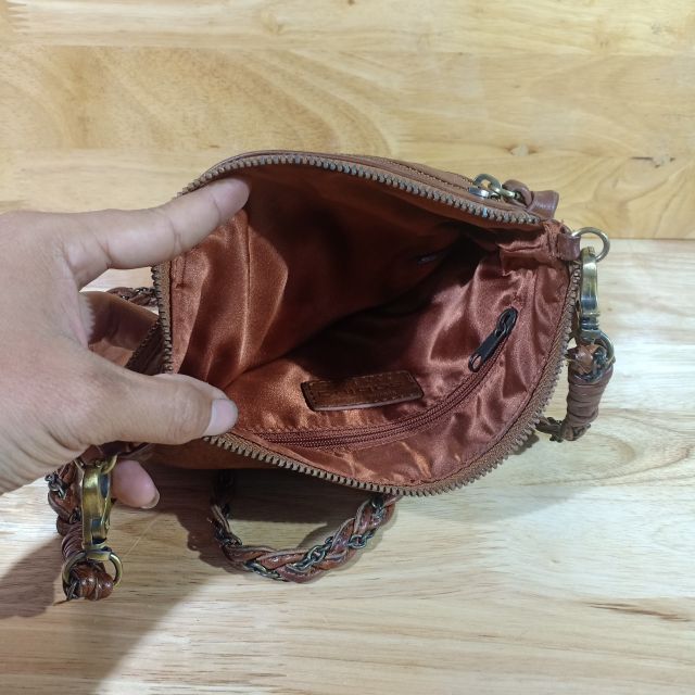 Túi đeo chéo da thật secondhand  240712