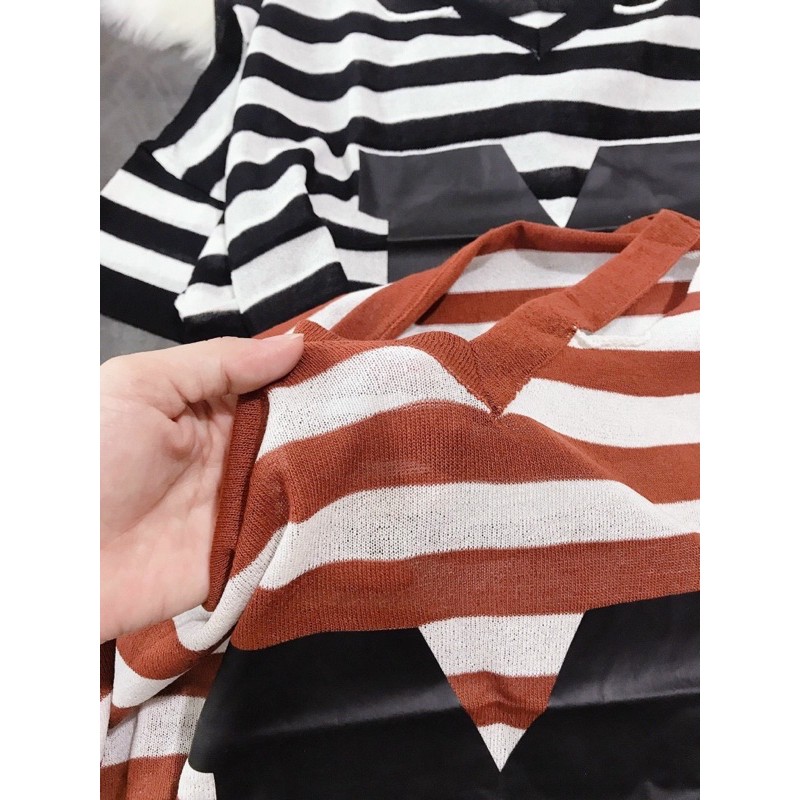 Áo len kẻ form rộng in chữ M | BigBuy360 - bigbuy360.vn