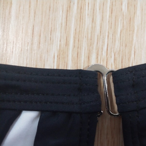 Bộ bikini liền váy trắng viền đen cho cả bé và mẹ | BigBuy360 - bigbuy360.vn