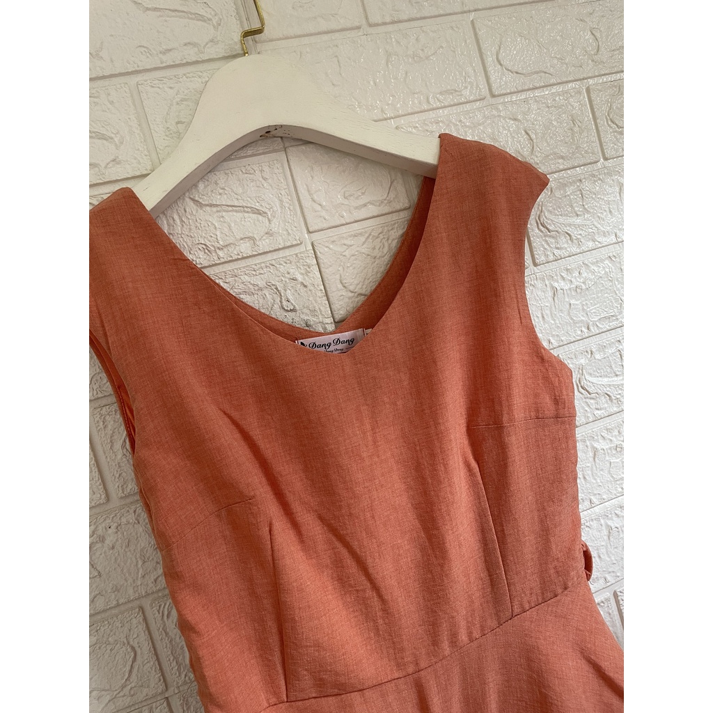 Đầm midi dáng xòe