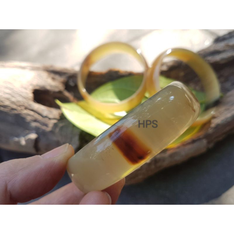 Vòng tay bằng sừng trâu bò tự nhiên bản rộng 1,5 -2cm x5mm nguyên khối trừ tà kị gió