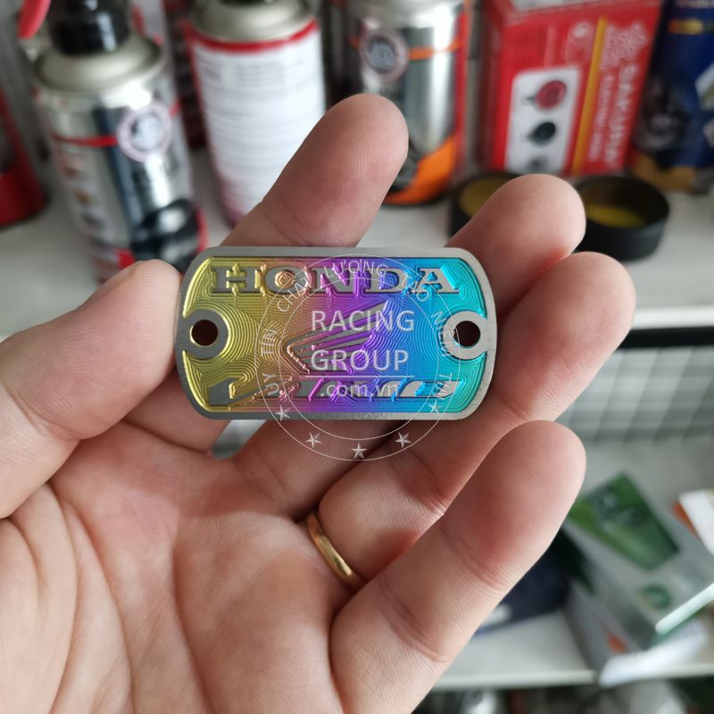 Tem titan nắp dầu gắn xe máy Winner X, Winner, Exciter, Satria, Sonic, Vario, SH, Airblade