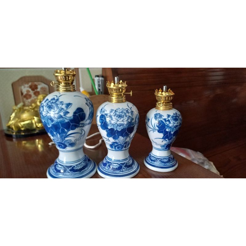 Đèn dầu men lam cổ tròn vẽ họa tiết hoa sen