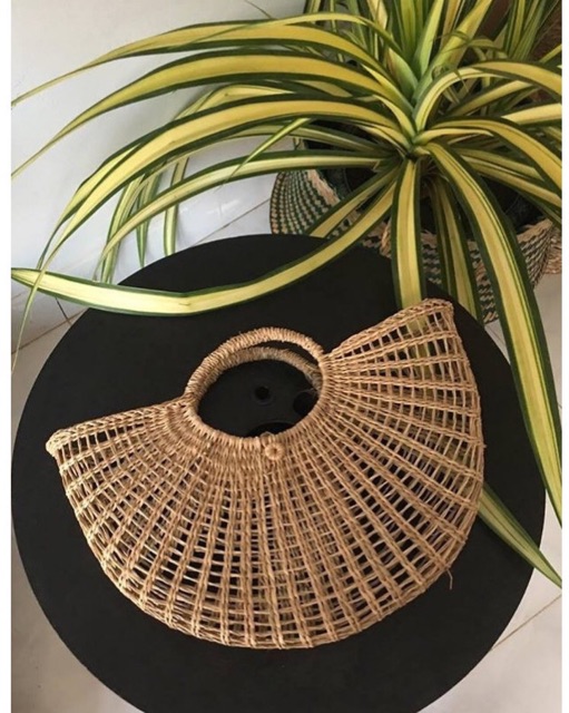 Giỏ cói bán nguyệt vintage | BigBuy360 - bigbuy360.vn