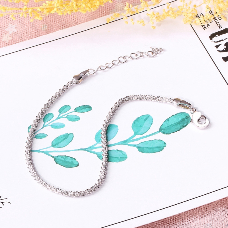 Lắc tay màu bạc sáng bóng thời trang Hàn Quốc có thể dùng làm quà tặng cho nữ