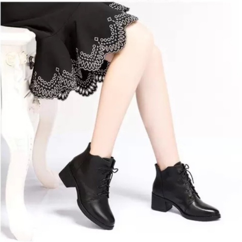 Bốt Nữ Mẫu Mới Chất Liệu Da Cao Cấp Đế Độn 5cm Tăng Chiều Cao | BigBuy360 - bigbuy360.vn
