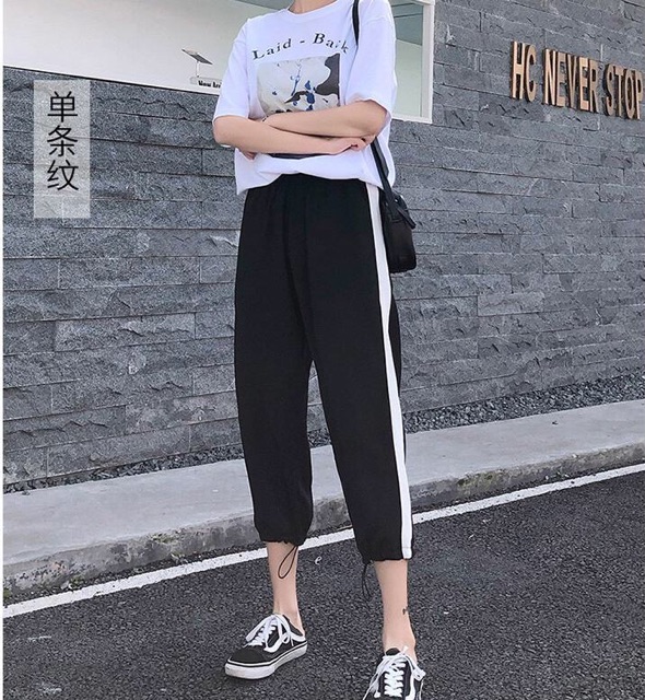 Quần jogger nữ có bo rút ở chân 1 sọc