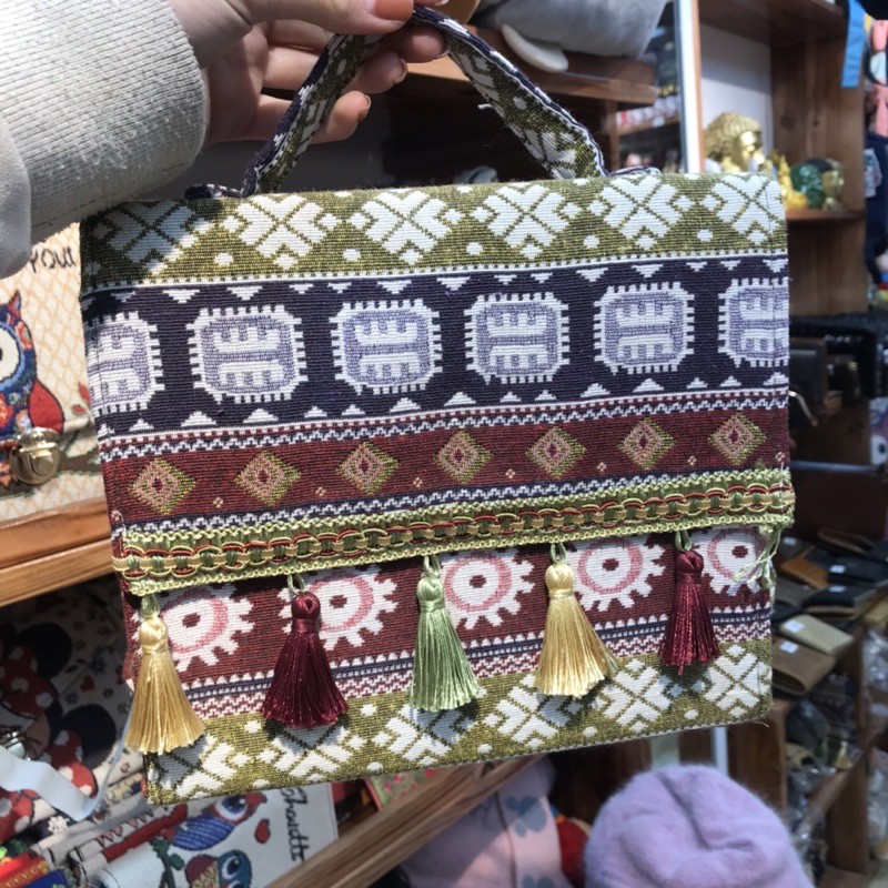 Túi xách rèm - túi cài thổ cẩm