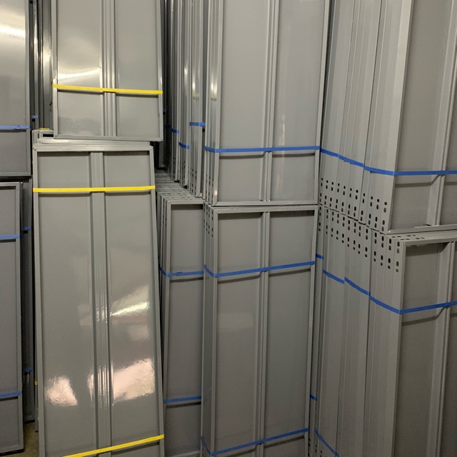 Kệ sắt v lỗ sàn lẻ 40x100 đủ ốc