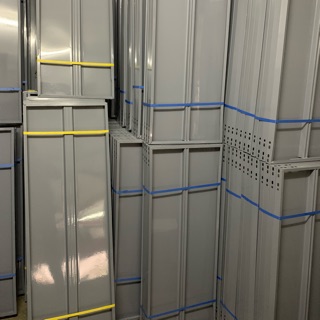 Kệ sắt v lỗ sàn lẻ 40x100 đủ ốc