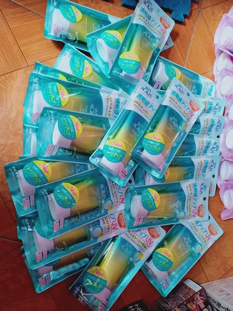 Kem chống nắng Skin Aqua Tone Up UV Esence Nhật Bản