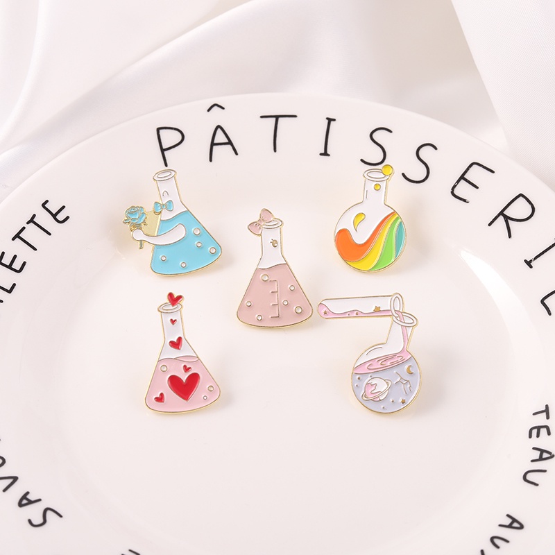 Ghim cài áo QIHE JEWELRY họa tiết hoạt hình dễ thương