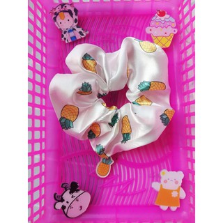 Cột tóc,scrunchies có charm đính kèm