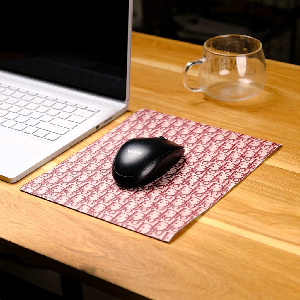 Lót chuột máy tính trang trí bàn làm việc văn phòng bằng da LV Dior cao cấp LOT