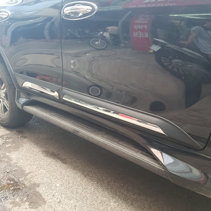 Nẹp Sườn, Nẹp Hông xe Hilux 2017 2018 2019 2020 - BẢN TO 2 MÀU