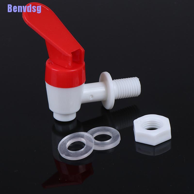 Vạn vòi nước bằng nhựa chất lượng