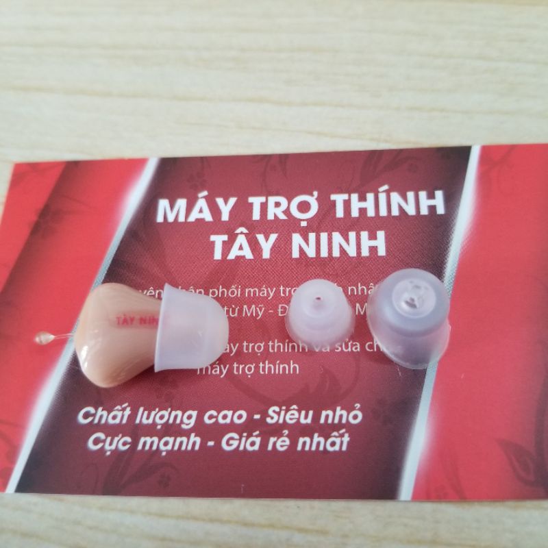 Máy trợ thính nhỏ gọn.