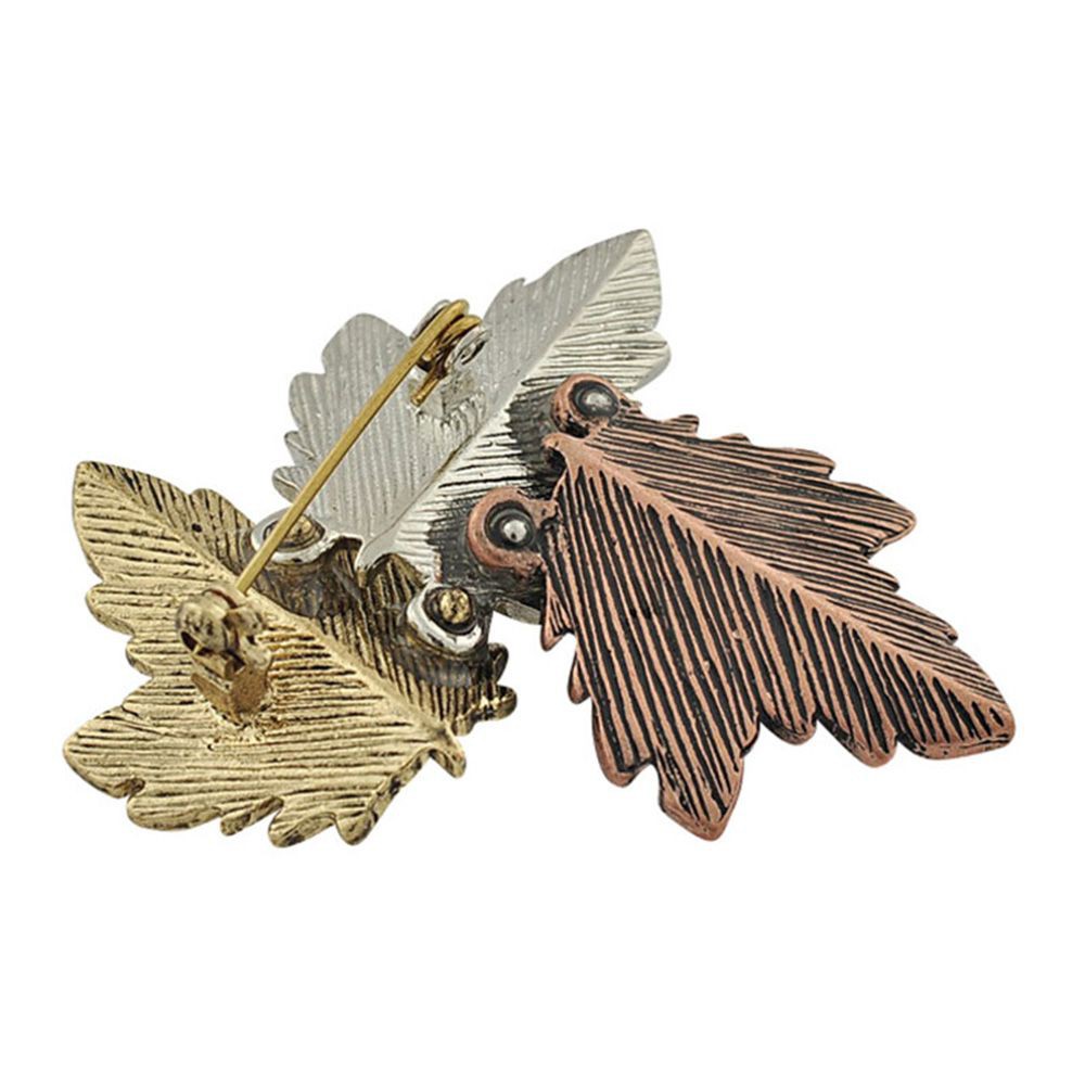 Huy hiệu cài áo hình lá phong kim loại cổ điển
