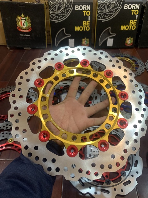 Đĩa Seven Speed Thailand. Size đĩa 300mm dành cho các dòng xe: Yamaha: R15V3/ MT15/R3/MT03 và Kawasaki Ninja 300/ Z300