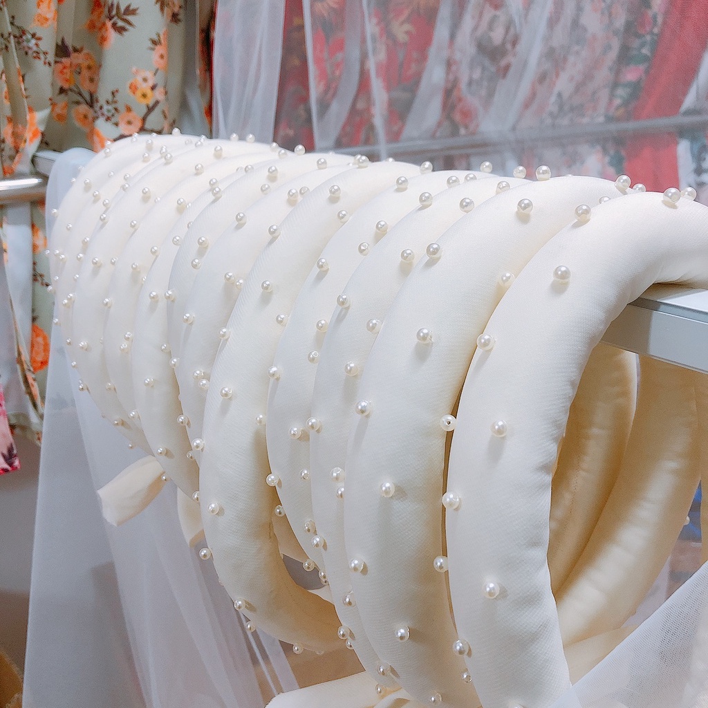 Mấn tròn đội đầu đính hạt trai màu kem siêu xinh