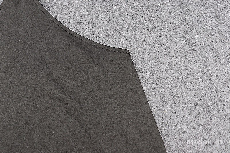 Đầm không tay khoét cổ yếm quyến rũ thời trang cho nữ