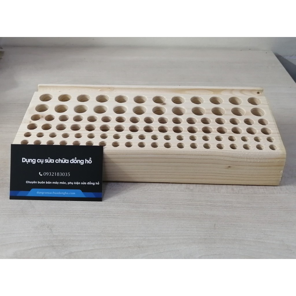 Khay gỗ chứa tua vít, kìm dùng trong sửa chữa đồng hồ