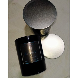 Nến thơm AMARI BLACK AMBER hương hổ phách đen ấm nhẹ nhàng có chút mạnh mẽ tạo nên sự tinh tế sang trọng. 2 bấc 504gram
