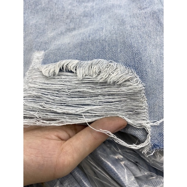 Quần Ngố xanh rách 2 bên chân
