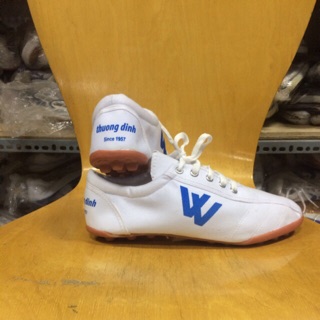 Giầy đá bóng đinh Thượng Đình