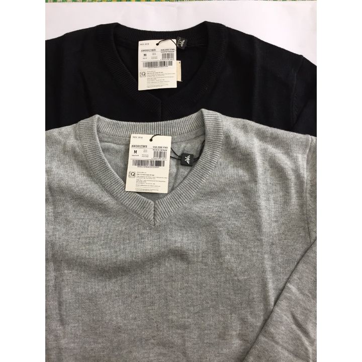 Áo len Aristino AWO015W8 cổ tim, dày vừa phải, dáng Slimfit, chất len đanh lì, không bai xù