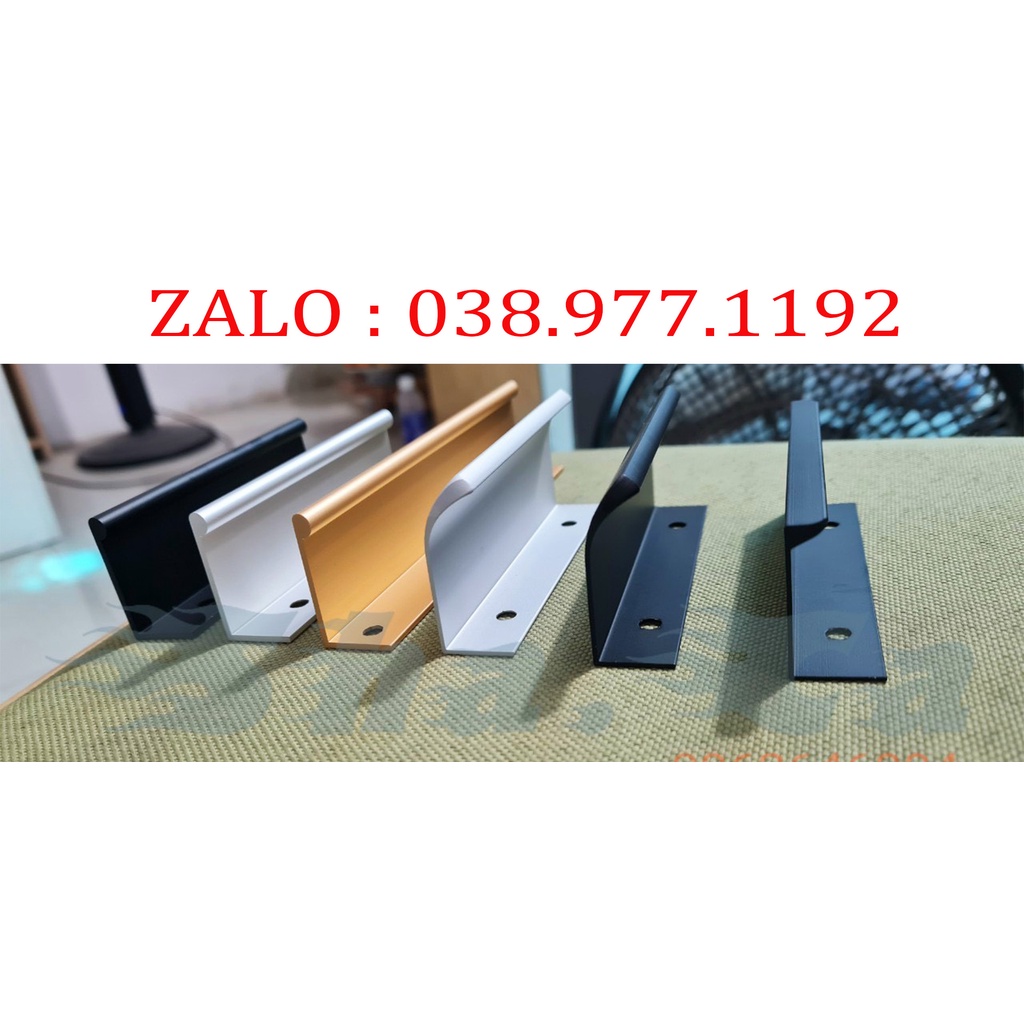 Tay nắm tủ dạng kẹp mép chữ L cong viền hợp kim phủ sơn oxi hóa cao cấp