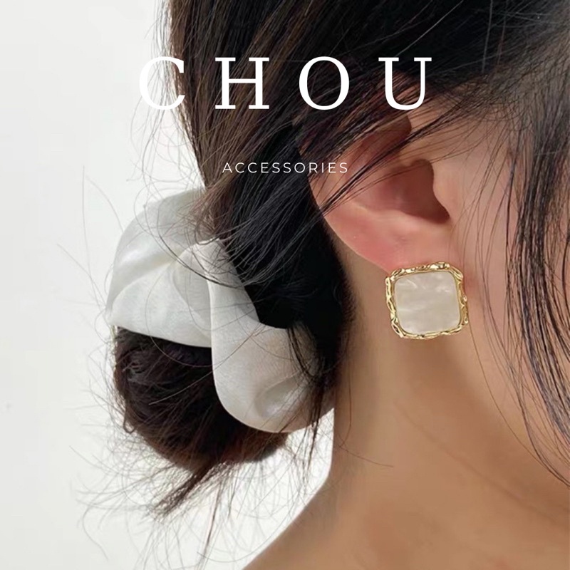 Bông Tai Vuông Viền Vàng | CHOU ACCESSORIES |