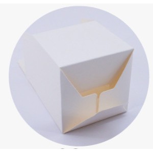Hộp giấy hình vuông màu trắng da bò nhiều kích thước 5x5cm, 6x6cm, 7x7cm, 8x8cm.