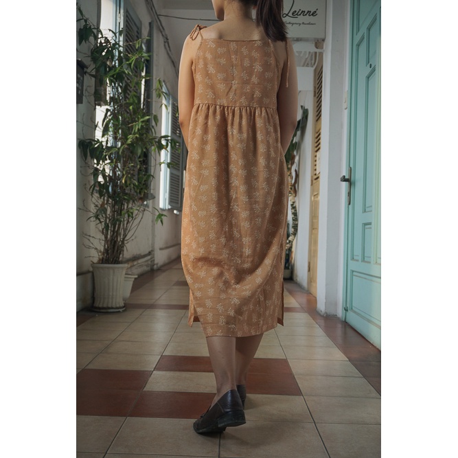 Đầm 2 dây Linen - Huỳnh Anh hoa trắng - Youth Linen