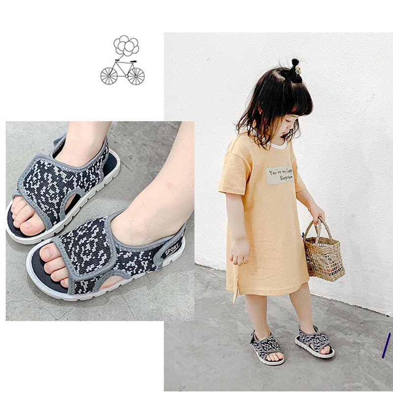 Giày sandal đế mềm chống trượt họa tiết hoa xinh xắn dành cho các bé tập đi