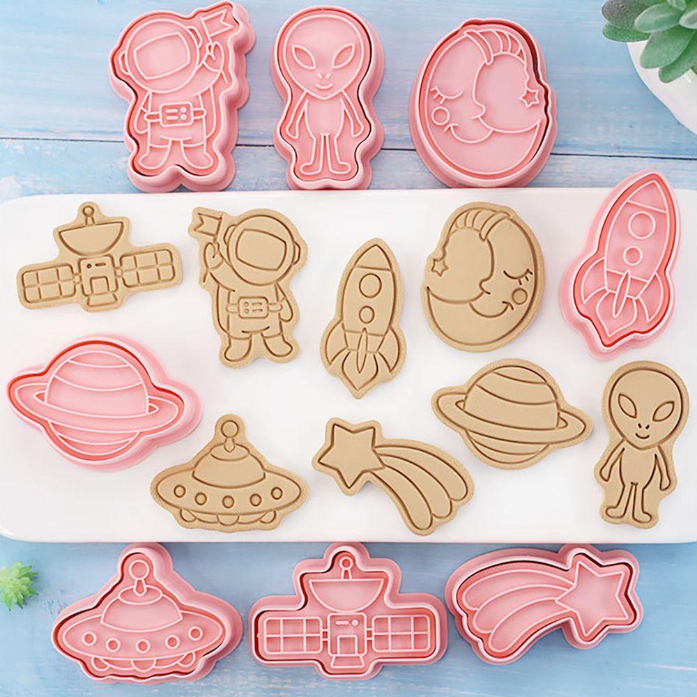 Set 8 Khuôn Làm Bánh Quy DIY Hình Hoạt Hình Đáng Yêu