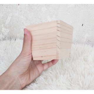 Hộp gỗ đáy tam giác cắm hoa tuyệt đep