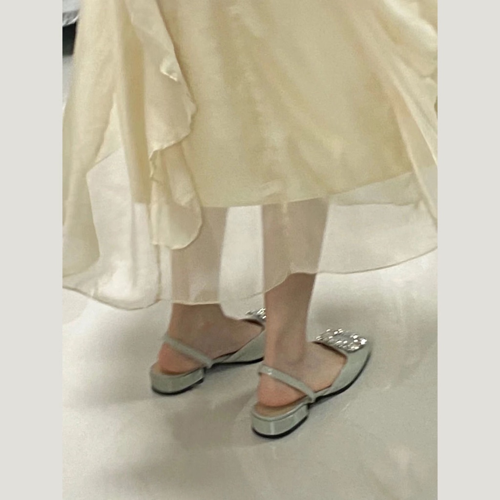 Giày Sandal Bít Mũi Bằng Da Bóng Đính Đá Phối Khóa Vuông Thời Trang 2022 Cho Nữ