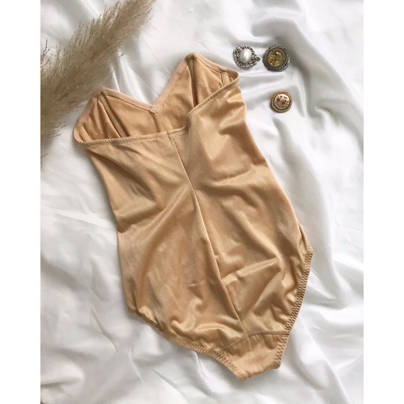 Áo bodysuit cúp ngực vàng 2hand