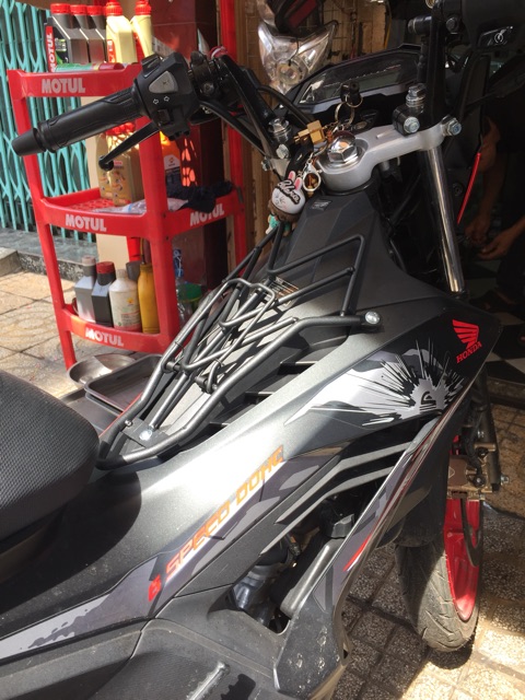 Baga giữa xe sonic màu đen