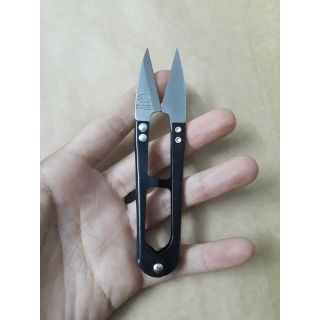1 chiếc Kéo bấm chỉ thép đen
