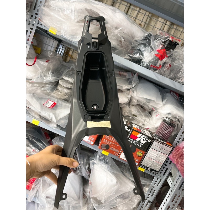 CỐP GIỮA CỐP HỘC ĐỒ SATRIA RAIDER FI