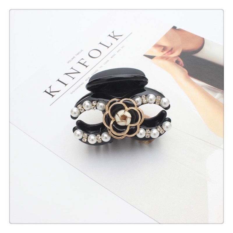Kẹp tóc CHANEL hoa to đính hạt